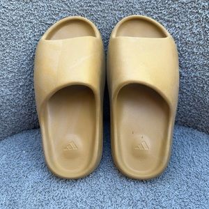 Yeezy Slides “Ochre”